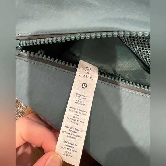 #314 Lululemon NWT Fast Track Bag 2.0 duffle bag 10L - Picture 5 of 9